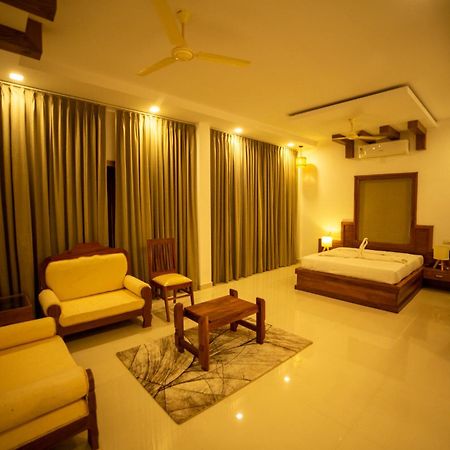Opm Inn Payyannur Luaran gambar